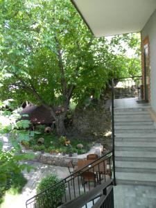 a staircase leading to a yard with a tree at Hotel Beni in Akhaltsikhe