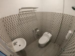Bilik mandi di Hotel Mehara