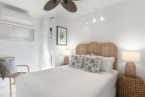 Ένα ή περισσότερα κρεβάτια σε δωμάτιο στο The Tropical House Whitsundays +25 φωτογραφίες