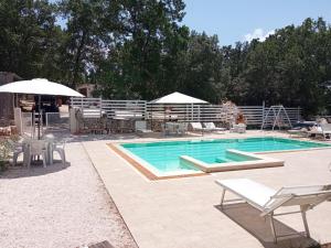 Bazén v ubytování Casale degli Angeli Ostuni nebo v jeho okolí