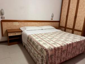 Postel nebo postele na pokoji v ubytování HOTEL ZUCCONI