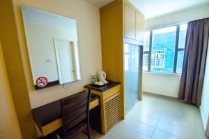 a room with a sink and a mirror on the wall at GRAND EASTERN HOTEL SDN BHD in Kota Kinabalu
