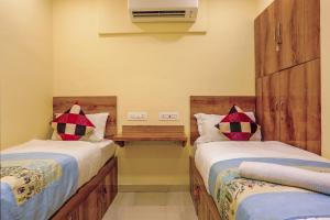 Postel nebo postele na pokoji v ubytování BKC Corporate Hostel Ac Dormitory
