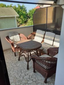 a patio with a table and chairs on a balcony at Casa Mea in Eforie Nord