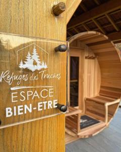 Foto da galeria de Chalet Le Familial - SPA & SAUNA - Serviettes - Peignoirs - Lits faits - Ménage inclus em Rochesson