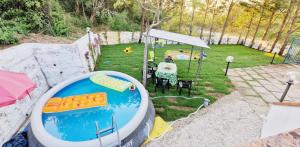 a backyard with a water park with a toy bath tub at CILENTO CASE&VACANZE - Villa Leyland in Laureana Cilento