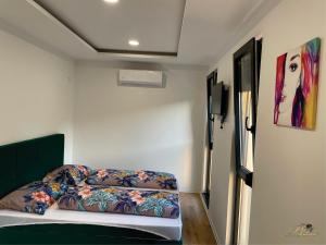 Giường trong phòng chung tại Motel Platani Kotor Varoš