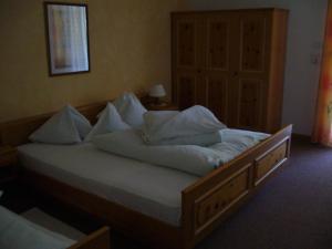 Postel nebo postele na pokoji v ubytování Hotel Gasthof WASTL