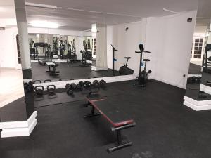 Gimnasio o instalaciones de fitness de Apartamentos Las Americas - Blanes Beach