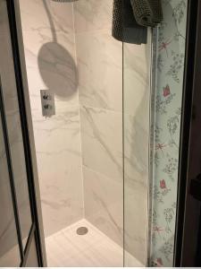 Koupelna v ubytování La grange , deluxe double room with shower