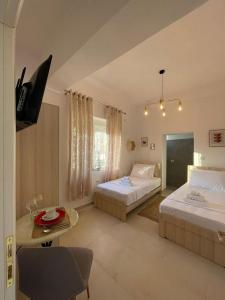 Ένα ή περισσότερα κρεβάτια σε δωμάτιο στο Skrapari Studio Apartment