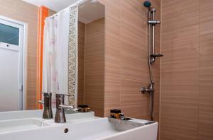 a bathroom with two sinks and a mirror at Hotel Opal in Jupiter