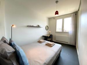 Una cama o camas en una habitación de Appartement cosy - vue sur les montagnes