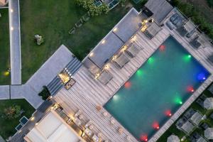 Bazén v ubytovaní La Mer Resort Spa Crete alebo v jeho blízkosti