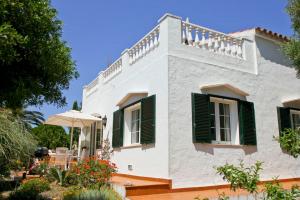The building in which A villát is located