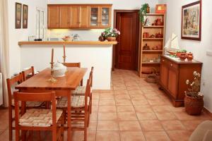 A kitchen or kitchenette at Las Tórtolas