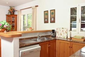 A kitchen or kitchenette at Las Tórtolas