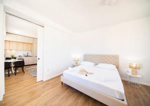 Posteľ alebo postele v izbe v ubytovaní Central Seaside Residence