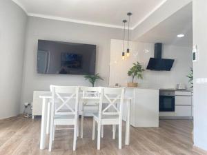 Η κουζίνα ή μικρή κουζίνα στο SolCavet 2 con jardin y vistas mar (Portaventura)