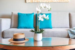 Area tempat duduk di Seaside Serenity with Pool and Esplanade Views