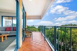 Un balcon sau o terasă la Oceanview Corner - Resort-like Living with Pool