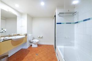 O baie la Oceanview Corner - Resort-like Living with Pool