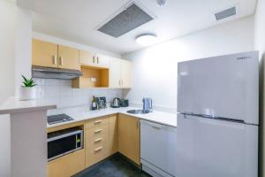 Nhà bếp/bếp nhỏ tại Harbourfront Living with Views to Write Home About