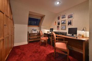 A television and/or entertainment centre at Marrol's Boutique Hotel