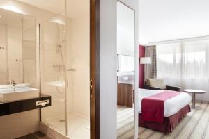 Postel nebo postele na pokoji v ubytování Holiday Inn Lille Ouest Englos by IHG
