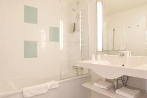 Koupelna v ubytování Holiday Inn Lille Ouest Englos by IHG