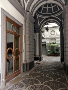 Zdjęcie z galerii obiektu Elegant Apartment at Chiaia by Wonderful Italy w mieście Napoli