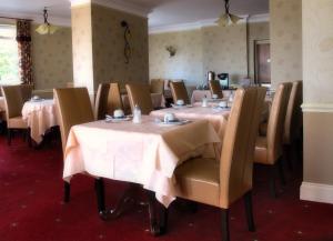 Sandown Hotel - Sandown, Isle of Wightにあるレストランまたは飲食店