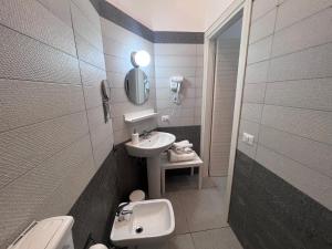 Kúpeľňa v ubytovaní Apartment in the Center + 20 fotografií