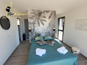 Zdjęcie z galerii obiektu Casa Balancinu Vue panoramique sur montagne et Mer Piscine Privée w mieście Sainte-Lucie de Porto-Vecchio