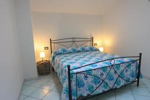 Posteľ alebo postele v izbe v ubytovaní Appartamento panoramico la rosa dei venti-Libeccio