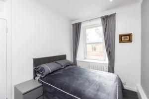 a bedroom with a bed and a window at City centre 2 bedroom flat in Perth