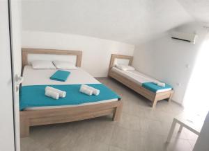 Rúm í herbergi á ORA apartments