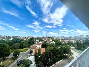 Výhľad na mesto Saint-Gratien alebo výhľad na mesto priamo z apartmánu