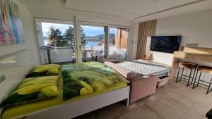 Postel nebo postele na pokoji v ubytování Apartment No. 29 - Riviéra Lipno nad Vltavou 511