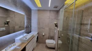Koupelna v ubytování Apartment No. 29 - Riviéra Lipno nad Vltavou 511 + 37 fotografií