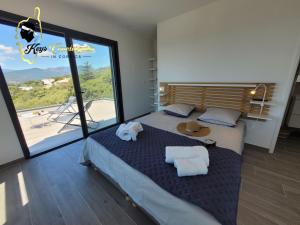 Zdjęcie z galerii obiektu Casa Balancinu Vue panoramique sur montagne et Mer Piscine Privée w mieście Sainte-Lucie de Porto-Vecchio