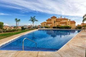 Swimmingpoolen hos eller tæt på Atalaya Apartment 2 Bedrooms