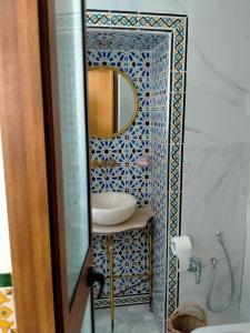 Kylpyhuone majoituspaikassa DAR EL HAMRA