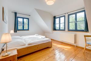 a bedroom with a bed and some windows at 4-Raum Apartment bis 6 Pers 21 in Rankwitz