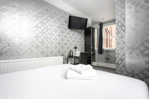 Postel nebo postele na pokoji v ubytování Sefton Park Hotel