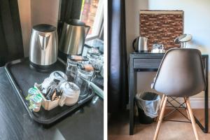 Příslušenství pro přípravu čaje a kávy v ubytování Sefton Park Hotel