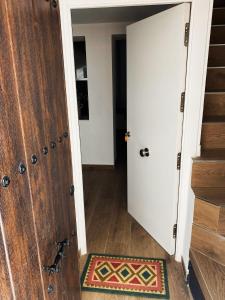 a hallway with a door and a rug on the floor at Apartamentos Indalo a los pies del Albaicín in Granada