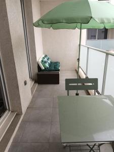 Гостиная зона в Superbe appartement et Parking proche du Centre du Monde