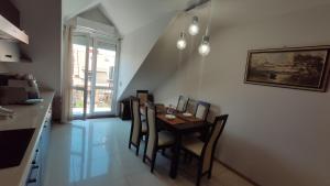 Kuchnia lub aneks kuchenny w obiekcie Apartament Prosta Kielce KLIMATYZACJA