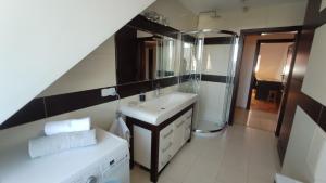 Łazienka w obiekcie Apartament Prosta Kielce KLIMATYZACJA